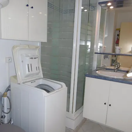 **gruissan : T2 Cosy Avec Piscine, Parking Prive, Proche Et Commerces** - Fr-1-796-8 * Gruissan