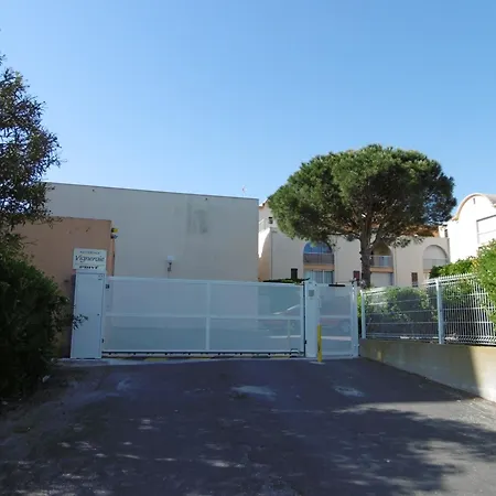 **gruissan : T2 Cosy Avec Piscine, Parking Privé, Proche Et Commerces** - Fr-1-796-8 * Gruissan