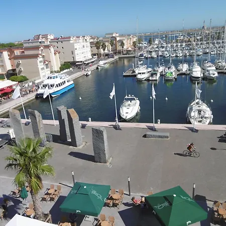 Apartment **gruissan : T2 Cosy Avec Piscine, Parking Prive, Proche Et Commerces** - Fr-1-796-8 Gruissan