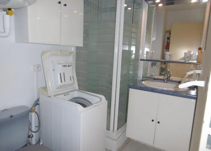 **gruissan : T2 Cosy Avec Piscine, Parking Privé, Proche Et Commerces** - Fr-1-796-8 * Gruissan