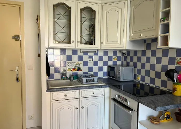 **gruissan : T2 Cosy Avec Piscine, Parking Privé, Proche Et Commerces** - Fr-1-796-8 * Gruissan