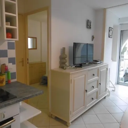 Apartmán **gruissan : T2 Cosy Avec Piscine, Parking Prive, Proche Et Commerces** - Fr-1-796-8 *