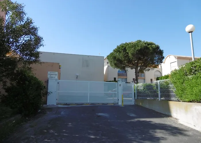 **gruissan : T2 Cosy Avec Piscine, Parking Prive, Proche Et Commerces** - Fr-1-796-8 * Gruissan